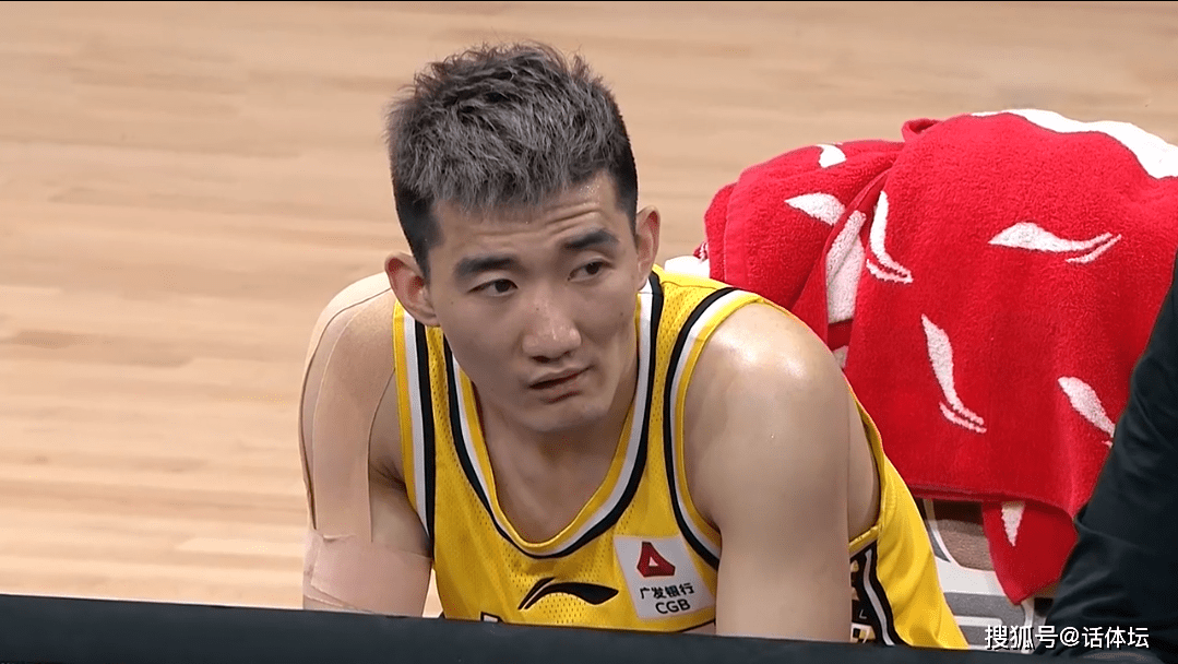 包含官宣日社区盾焦点战,巴塞罗那篮球队完成再遭质疑,话题不断,赛程密集仍需轮换的词条 包含官宣日社区盾焦点战,巴塞罗那篮球队完成再遭质疑,话题不断,赛程密集仍需轮换的词条