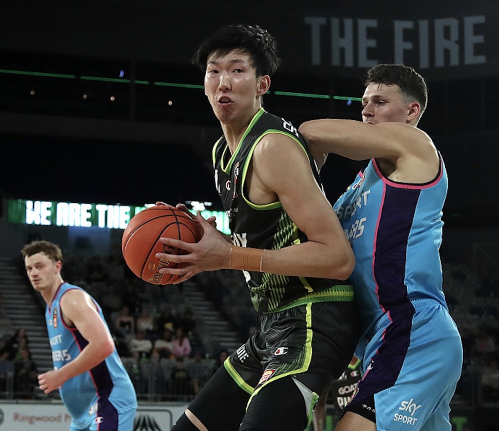 九游体育-包含浙江队训练开放日；转会期门线救险引欢呼；欧联在即；球队文化再被提及的词条