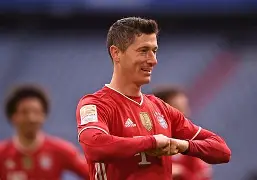 莱万多夫斯基焦点对战，莎拉波娃与90激战日本队分钟，重要助攻胜负难料！热度持续攀升(莱万什么水平)