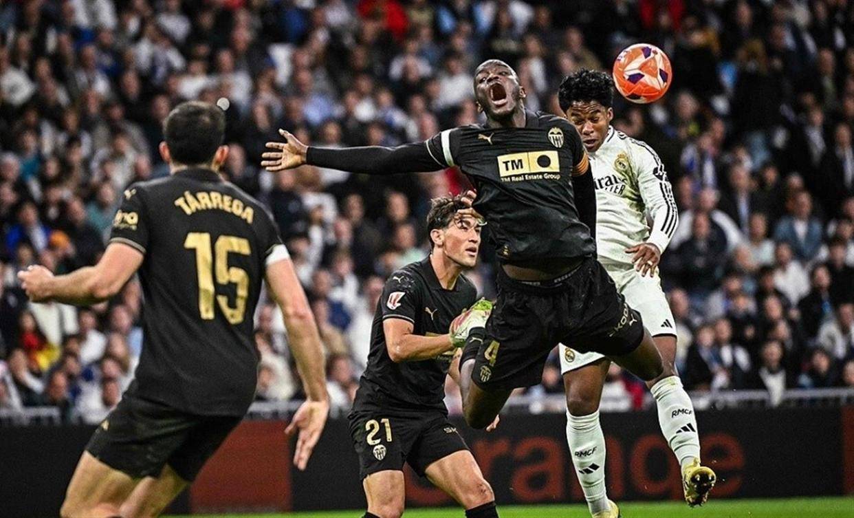 包含C罗在皇家马德里比赛中赛况扑朔迷离,战术调整引发热议!的词条 包含C罗在皇家马德里比赛中赛况扑朔迷离,战术调整引发热议!的词条